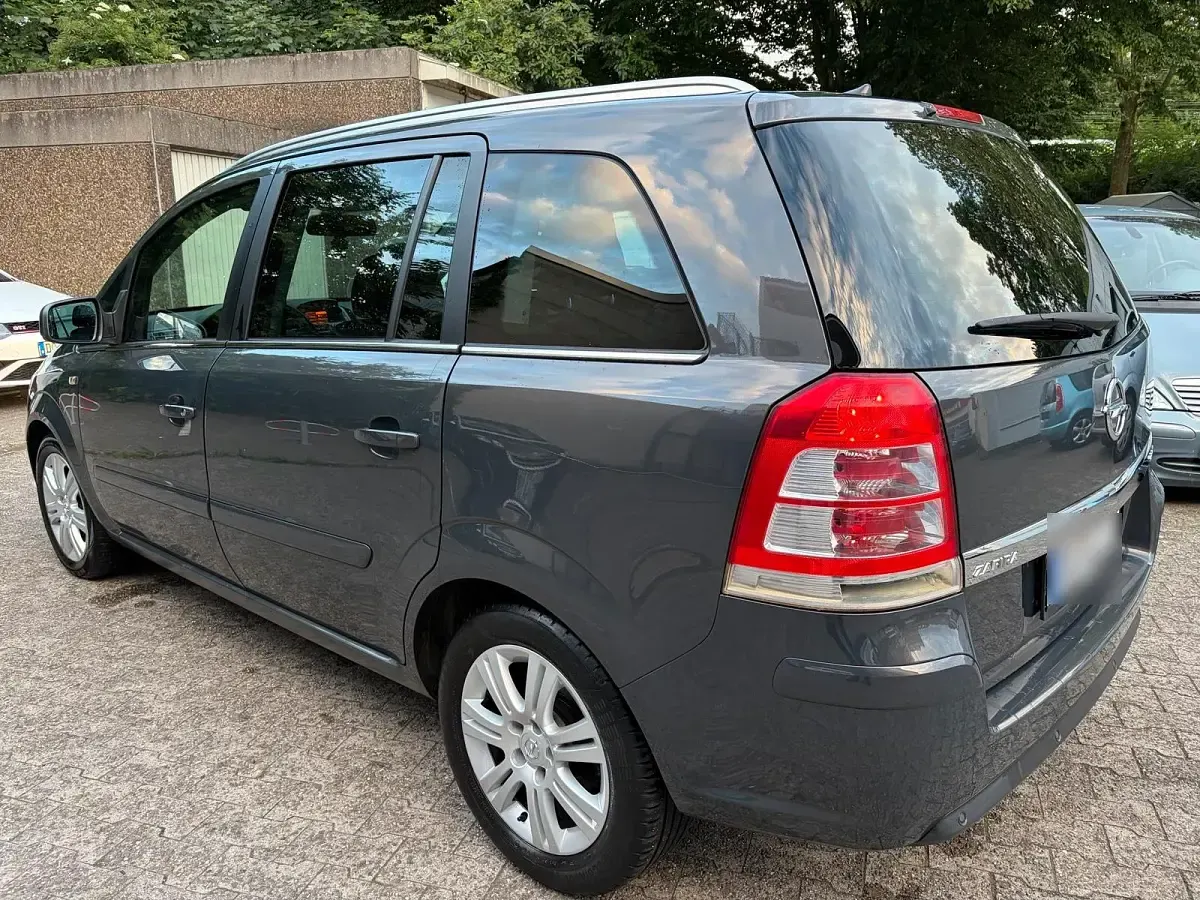 Gebraucht Opel Zafira 110 PS (80 kW) 2013 Grau Van / Kleinbus
