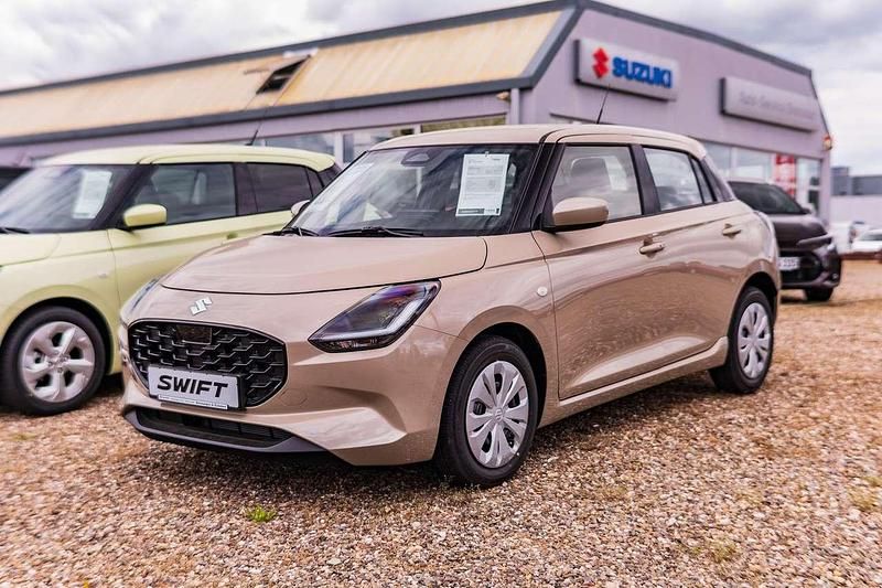 Caravan ivory pearl metallic Neu 2025 Suzuki Swift Club Limousine | 21.440 € - Bild 1/4