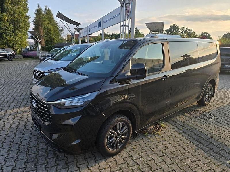 Gebraucht Ford Tourneo Titanium 170 PS (125 kW) 2025 Obsidianschwarz metallic Van / Kleinbus