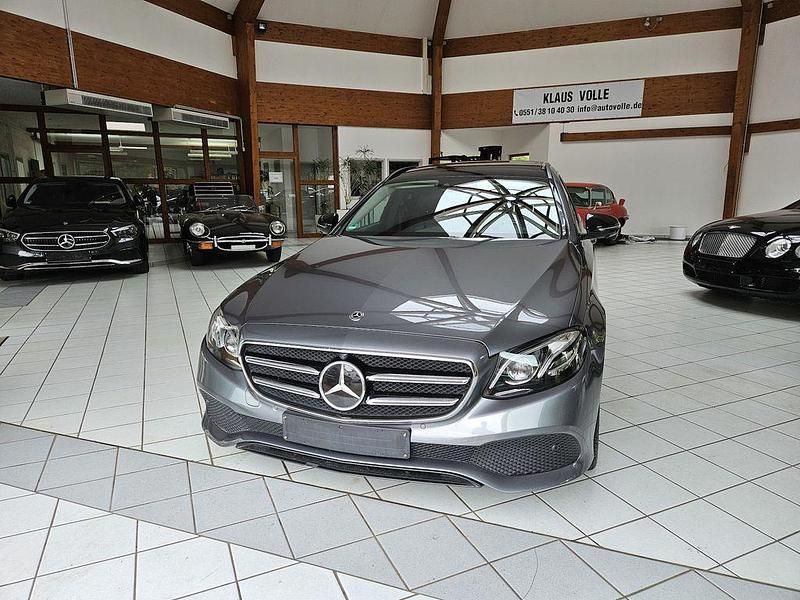 Grau Gebraucht 2019 Mercedes E300 Avantgarde | 19.450 € (Guter Preis) - Bild 1/4