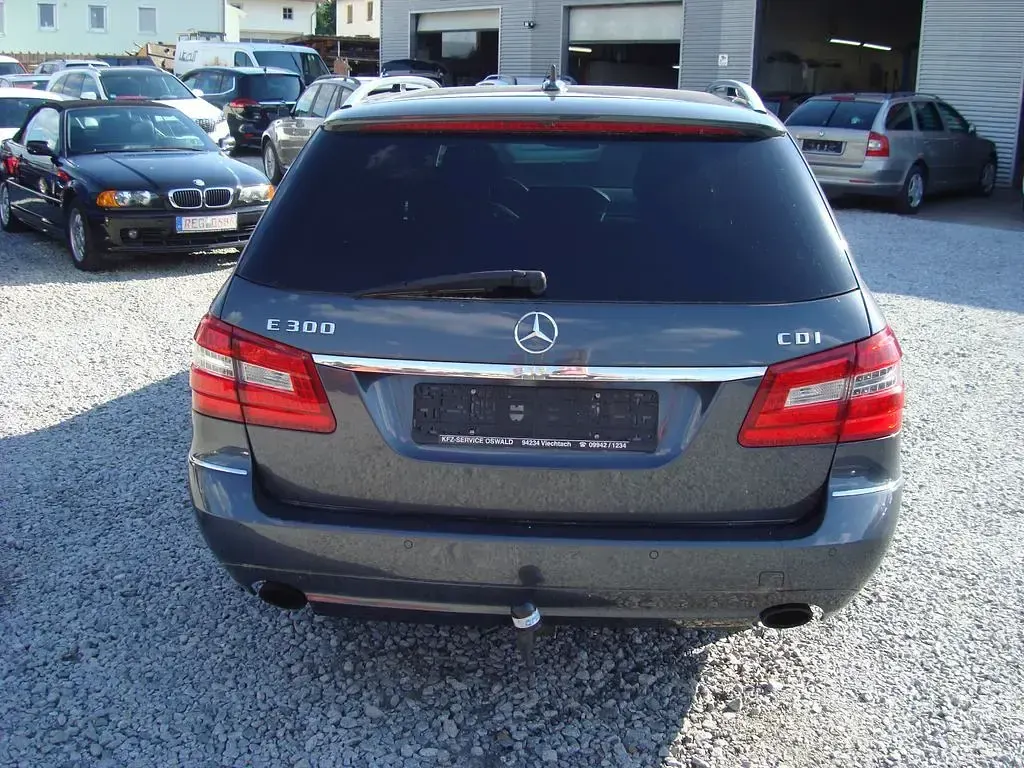 Gebraucht Mercedes E300 204 PS (150 kW) 2010 Grau Kombi
