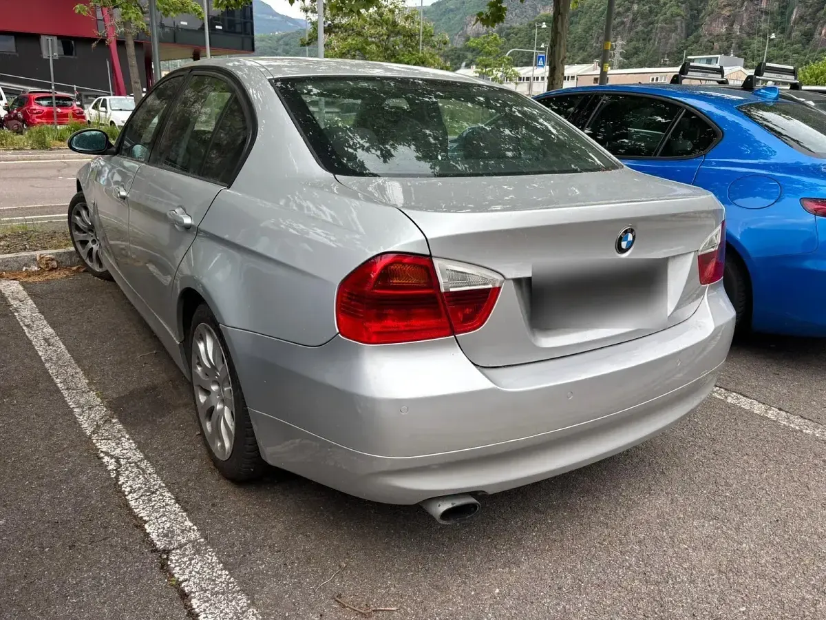 Gebraucht BMW 320 177 PS (130 kW) 2007 Grau Limousine