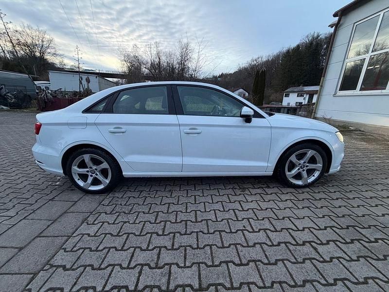 Gebraucht Audi A3 116 PS (85 kW) 2019 Weiß Limousine