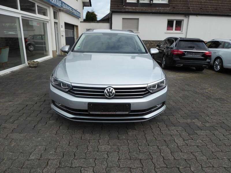 Silber Gebraucht 2017 VW Passat Comfortline Kombi | 11.500 € (Guter Preis) - Bild 1/4
