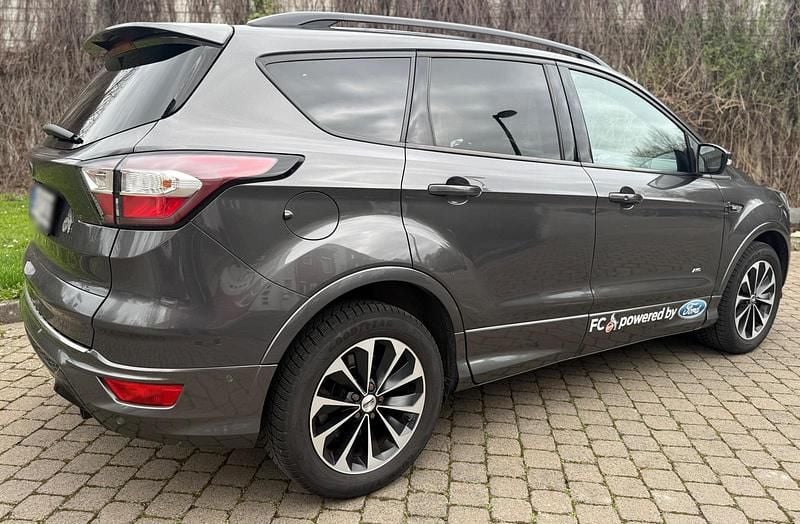 Gebraucht Ford Kuga ST 182 PS (133 kW) 2017 Grau SUV