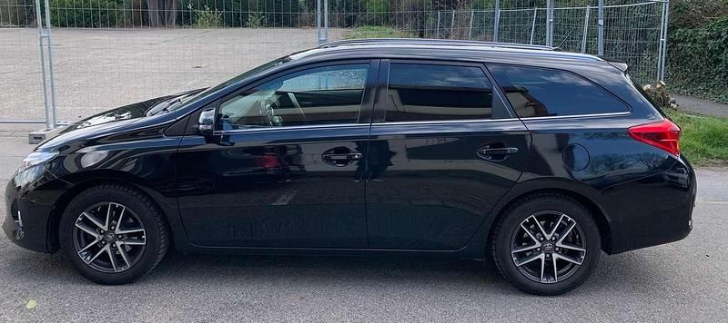 Gebraucht Toyota Auris 132 PS (97 kW) 2015 Schwarz Kombi