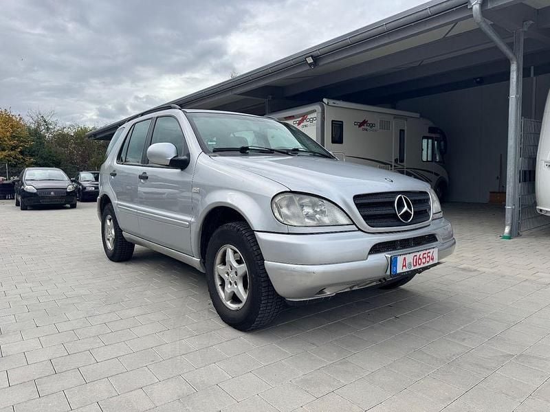 Silber Gebraucht 2000 Mercedes ML270 SUV | 2.990 € (Guter Preis) - Bild 1/4