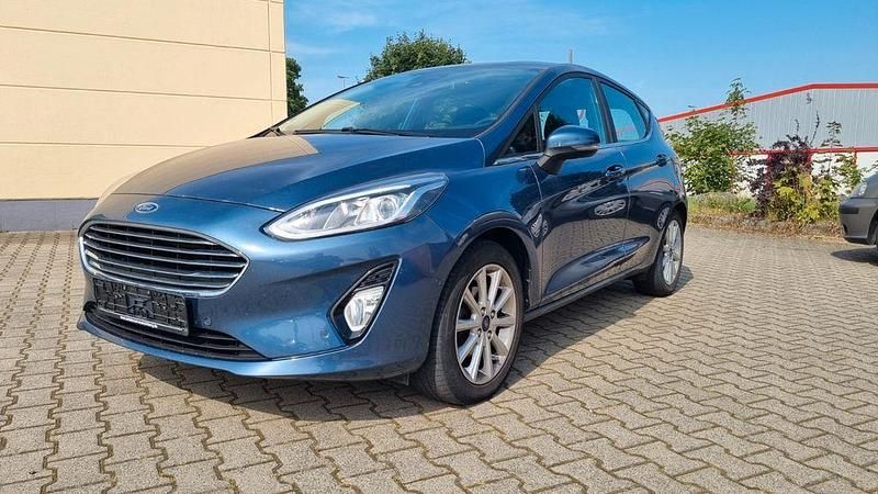 Blau Gebraucht 2019 Ford Fiesta Titanium Kleinwagen | 7.999 € (Superpreis) - Bild 1/4