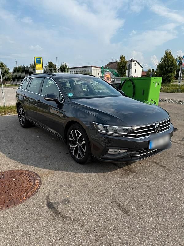 Grau Gebraucht 2022 VW Passat Kombi | 30.000 € (Fairer Preis) - Bild 1/4