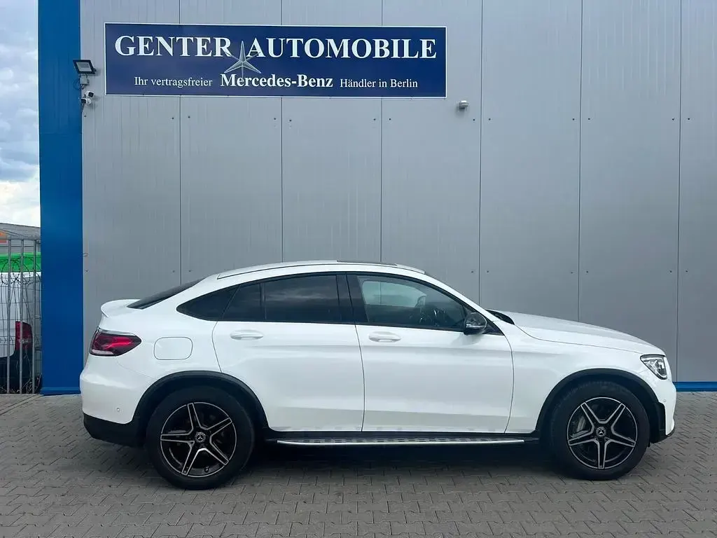 Gebraucht Mercedes GLC300de AMG 194 PS (142 kW) 2022 Weiß Coupé
