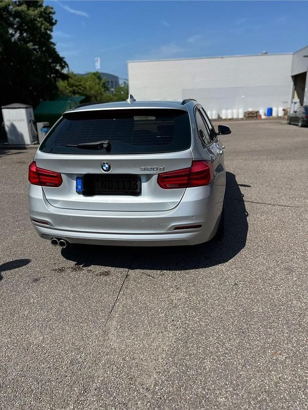 Gebraucht BMW 320 163 PS (119 kW) 2017 Silber Kombi