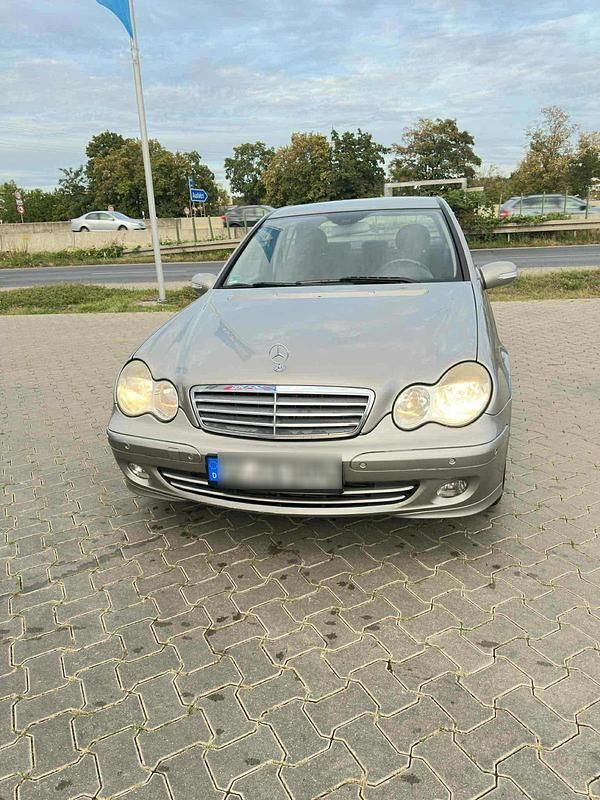Gold Gebraucht 2006 Mercedes C200 Limousine | 2.200 € - Bild 1/4