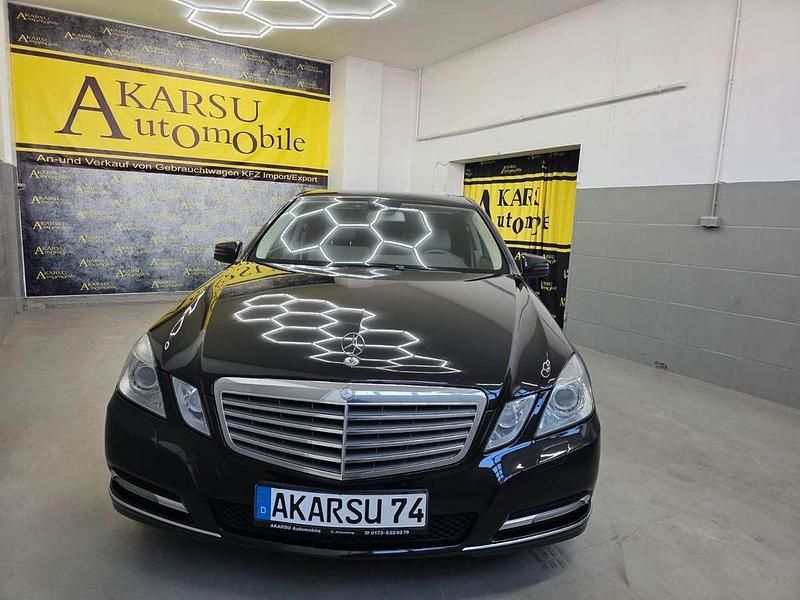 Gebraucht Mercedes E350 211 PS (155 kW) 2011 Schwarz Limousine