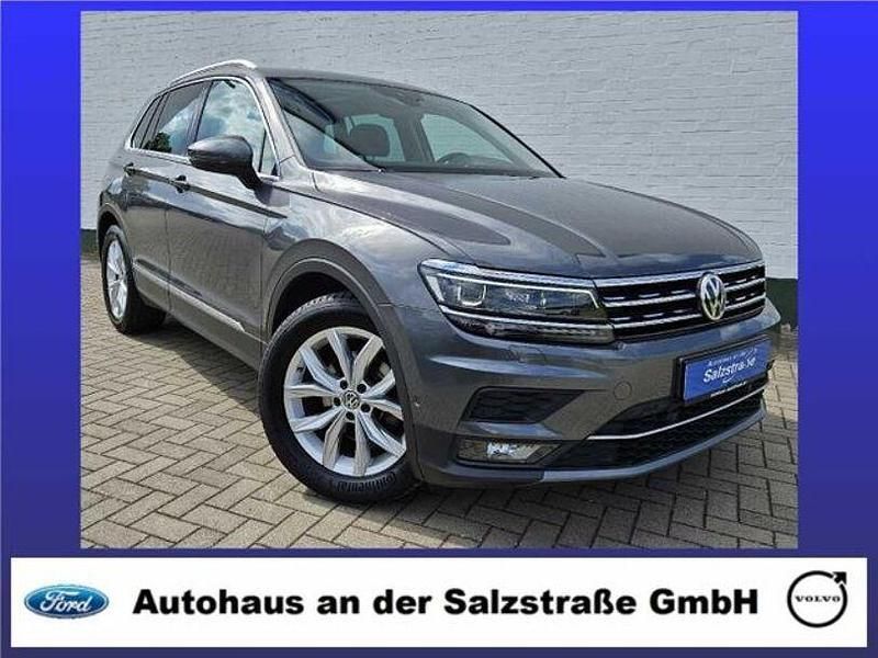 Grau Gebraucht 2018 VW Tiguan Highline SUV | 23.798 € (Etwas zu teuer) - Bild 1/3