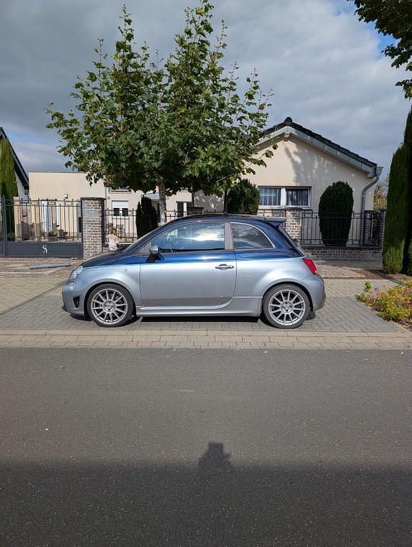 Blau Gebraucht 2018 Abarth 695 Kleinwagen | 20.000 € (Guter Preis) - Bild 1/4
