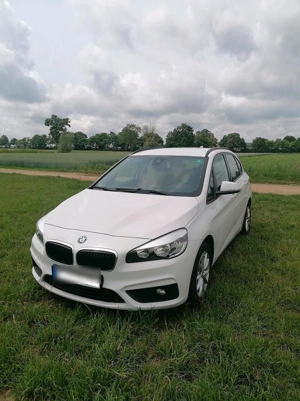 Weiß Gebraucht 2015 BMW 216 Kombi | 9.850 € (Fairer Preis) - Bild 1/4