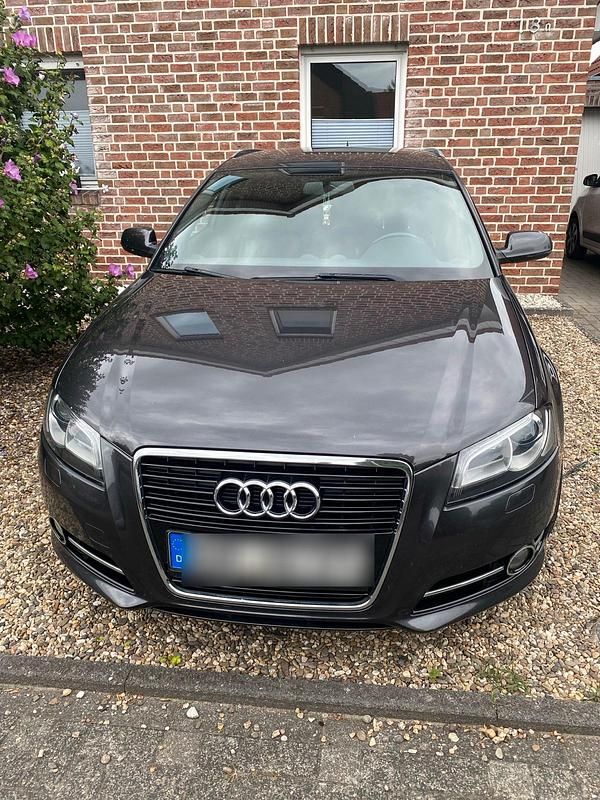 Andere farben Gebraucht 2011 Audi A3 Sportback S-Line Limousine | 9.000 € (Fairer Preis) - Bild 1/4