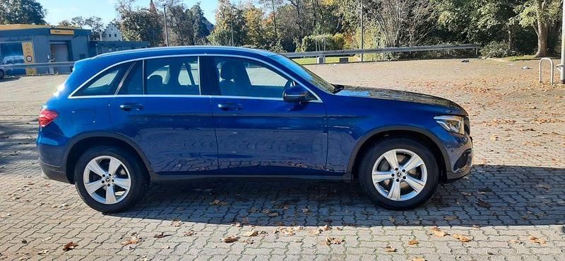 Blau Gebraucht 2017 Mercedes GLC250 SUV | 25.300 € (Superpreis) - Bild 1/4
