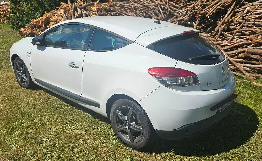 Gebraucht Renault Mégane Bose Edition 131 PS (96 kW) 2012 Weiß Coupé
