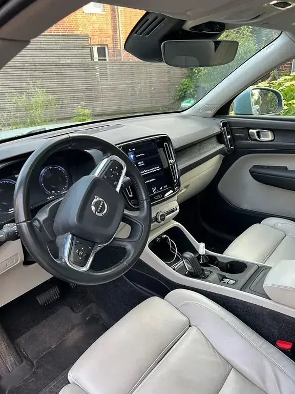 Gebraucht Volvo XC40 Momentum 150 PS (110 kW) 2018 Blau SUV