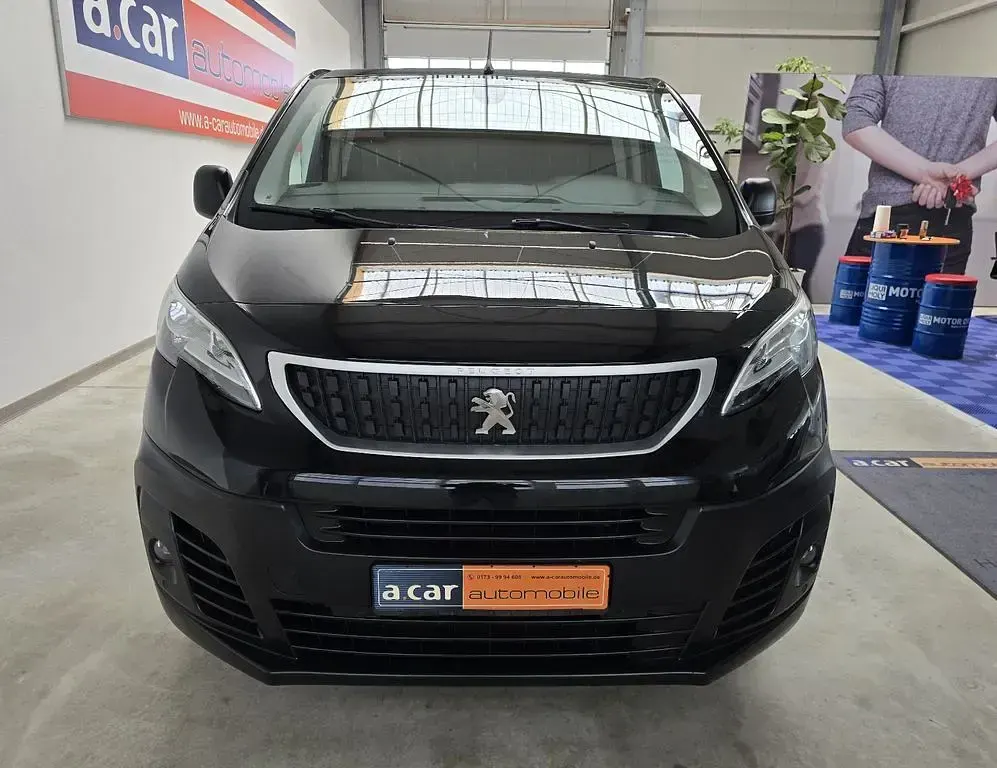 Gebraucht Peugeot Expert Premium 150 PS (110 kW) 2021 Schwarz Van