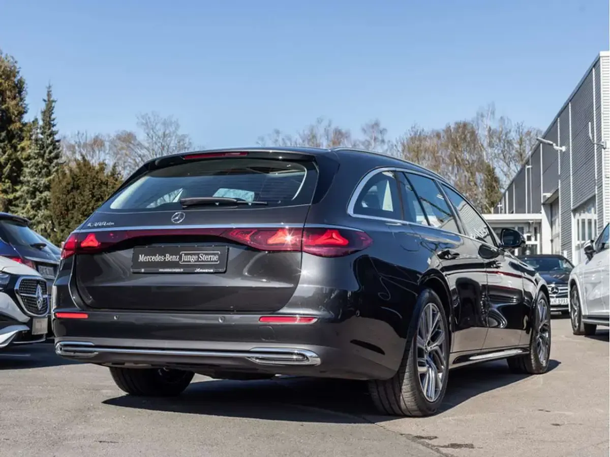 Gebraucht Mercedes E300 Avantgarde 313 PS (230 kW) 2025 Grau graphitgrau metallic Kombi
