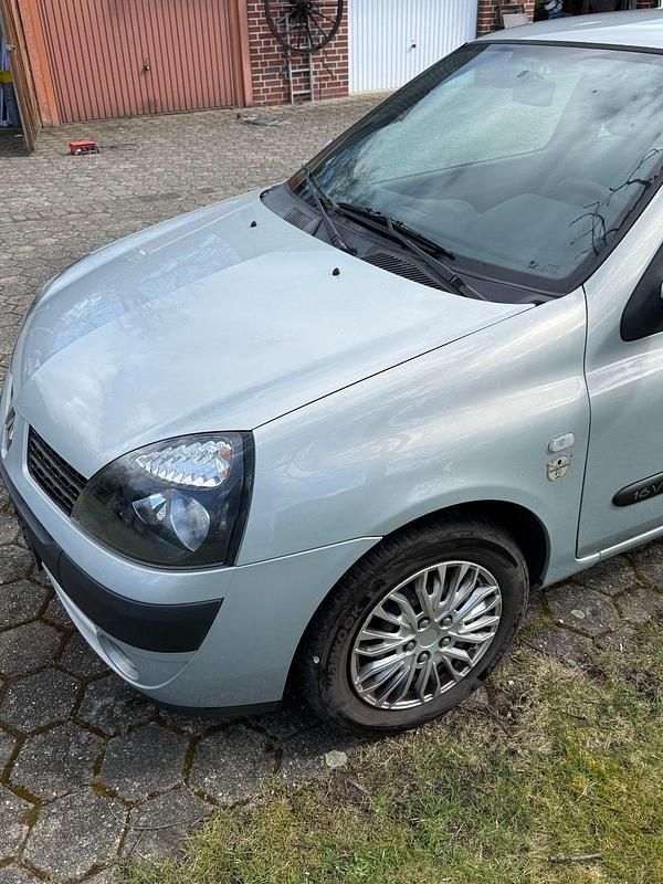 Gebraucht Renault Clio II 75 PS (55 kW) 2003 Blau Kleinwagen