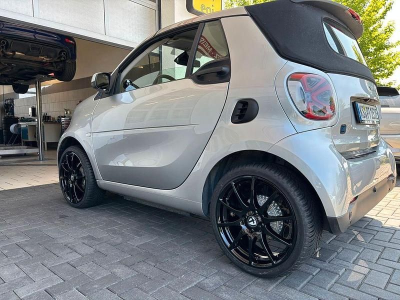 Silber Gebraucht 2022 Smart ForTwo Electric Drive Cabrio | 15.200 € (Fairer Preis) - Bild 1/4