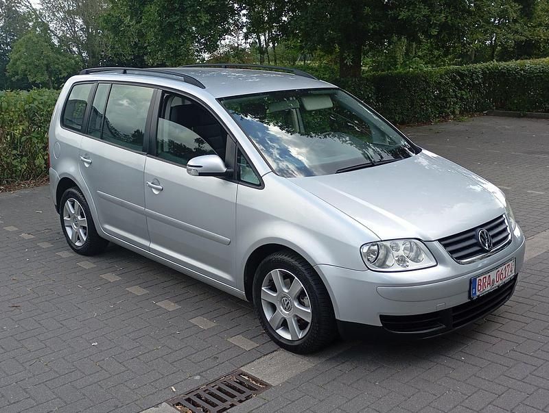 Silber Gebraucht 2004 VW Touran Van / Kleinbus | 4.100 € (Teuer) - Bild 1/4