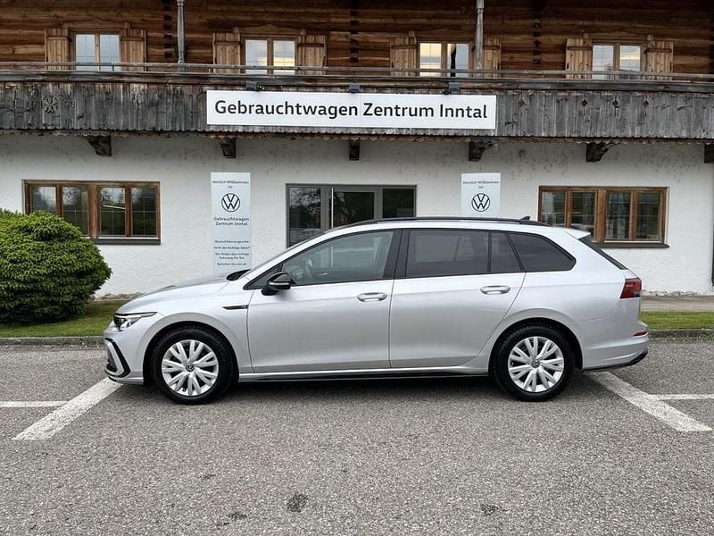 Gebraucht VW Golf VIII R-line 131 PS (96 kW) 2024 Reflexsilber Kombi