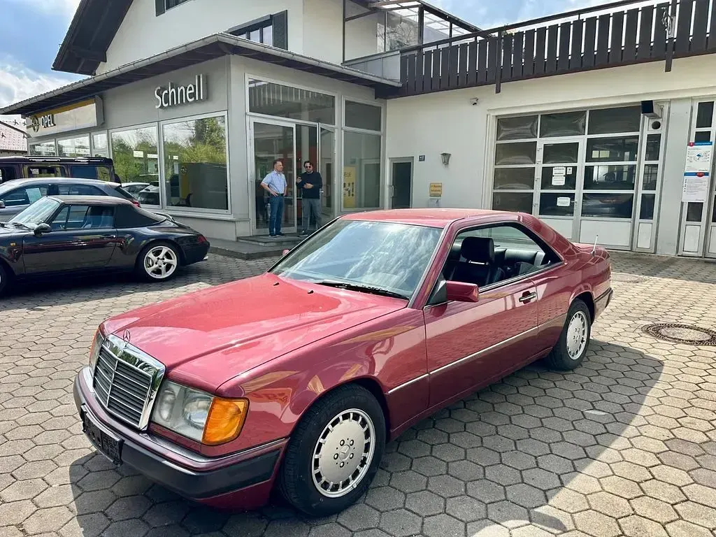 Second-hand Mercedes E300 220 CP (161 kW) 1990 Roșu Coupe