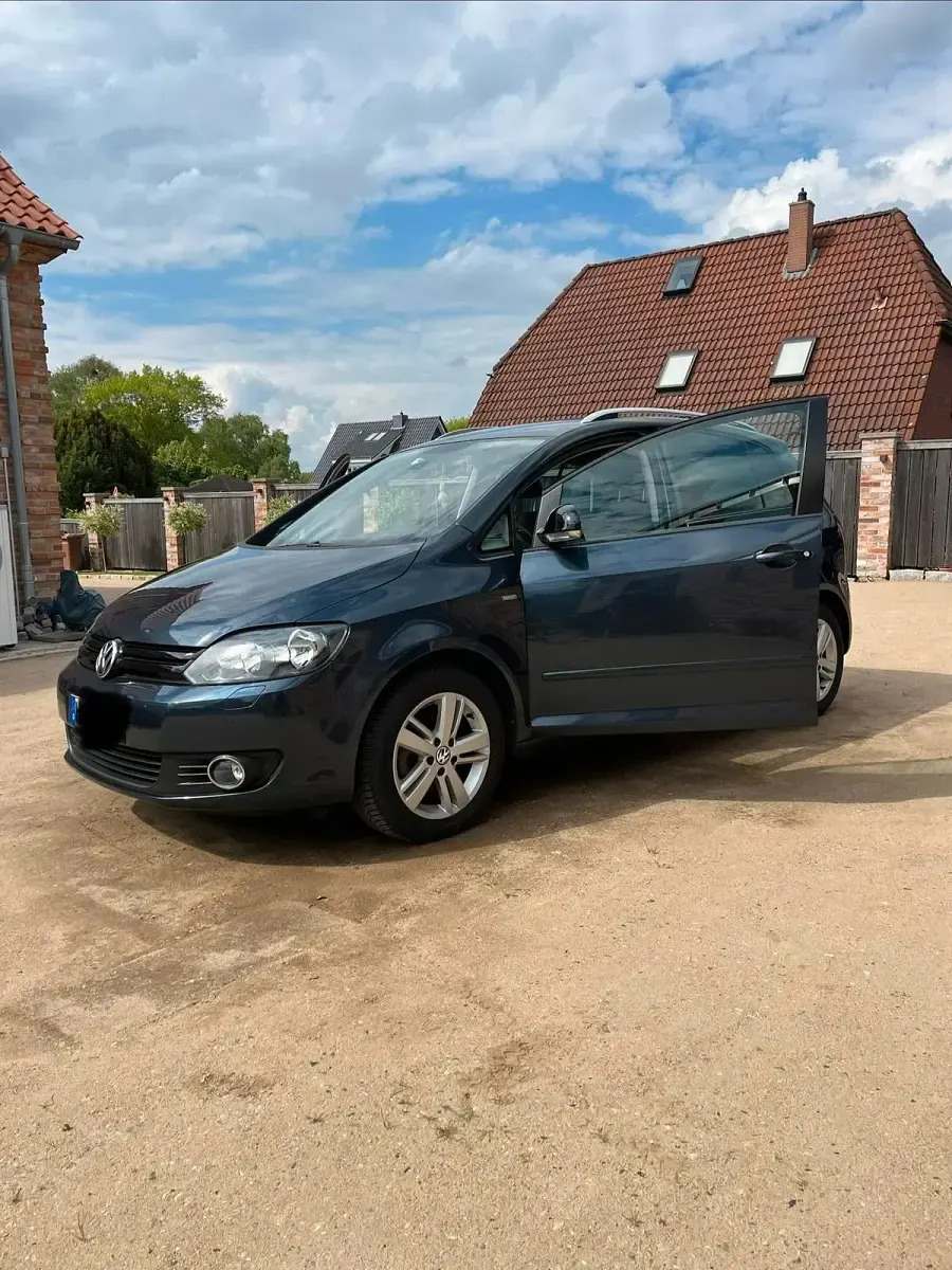 Gebraucht VW Golf VII Match 105 PS (77 kW) 2013 Blau Limousine