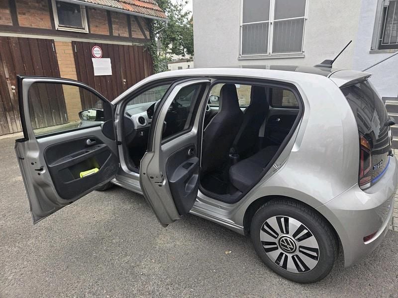 Silber Gebraucht 2022 VW e-up! Kleinwagen | 16.000 € (Guter Preis) - Bild 1/4