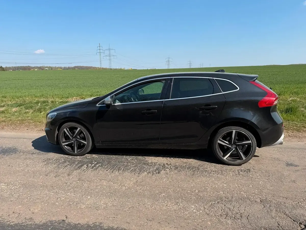 Gebraucht Volvo V40 150 PS (110 kW) 2015 Schwarz Limousine
