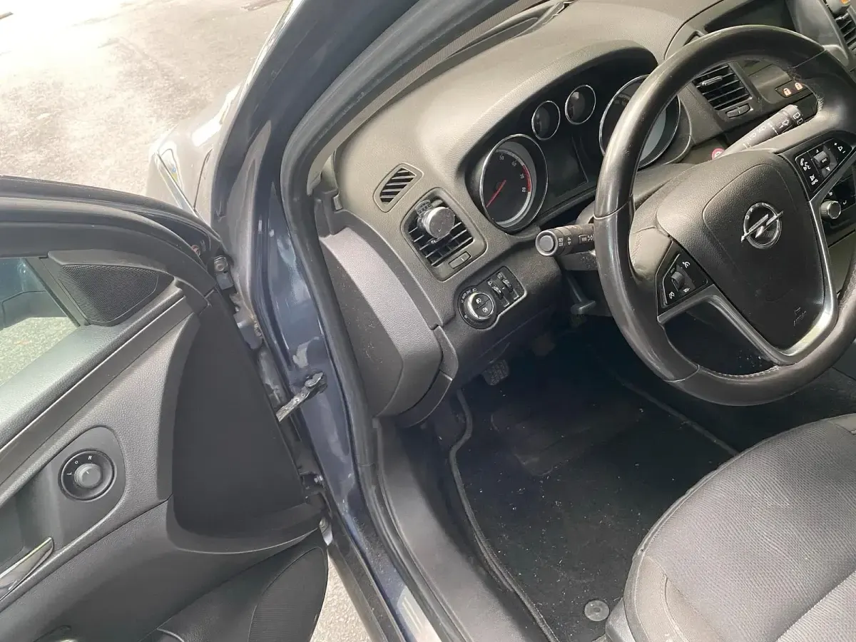 Gebraucht Opel Insignia 140 PS (102 kW) 2009 Blau Kombi