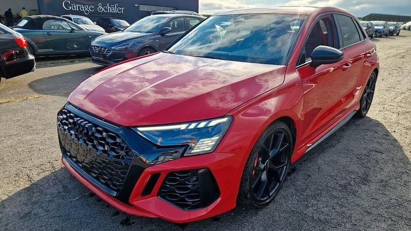 Gebraucht Audi RS3 Sportback Sport 400 PS (294 kW) 2022 Rot Kleinwagen