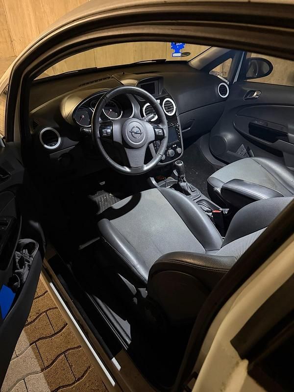 Gebraucht Opel Corsa S 90 PS (66 kW) 2009 Weiß Kleinwagen
