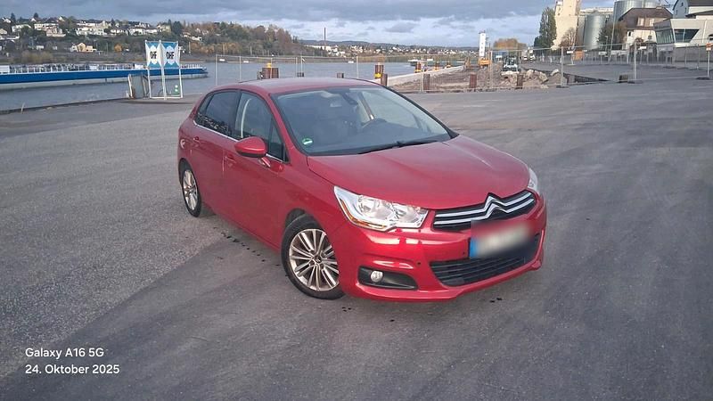Rot Gebraucht 2012 Citroën C4 Limousine | 6.200 € (Fairer Preis) - Bild 1/4