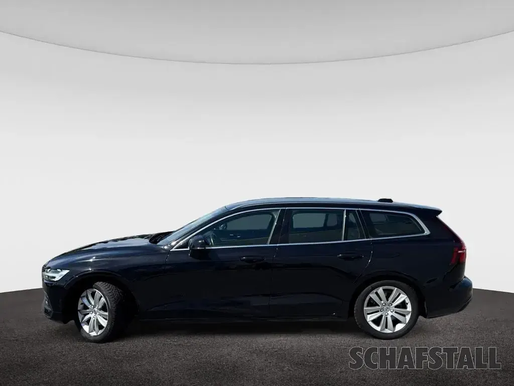 Gebraucht Volvo V60 Momentum 150 PS (110 kW) 2018 Onyx black Kombi