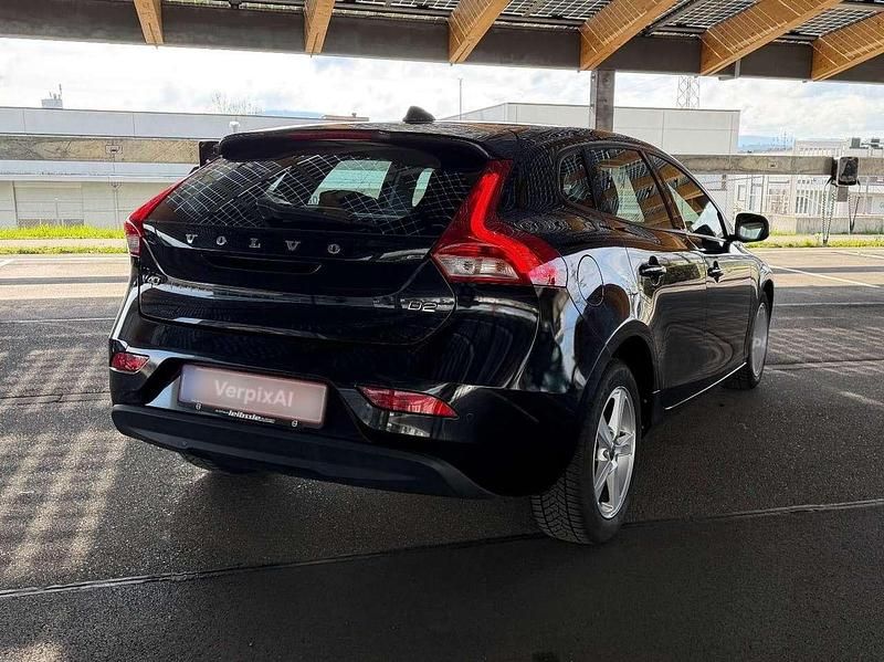 Gebraucht Volvo V40 You! 114 PS (83 kW) 2014 Black sapphire / metallic Limousine