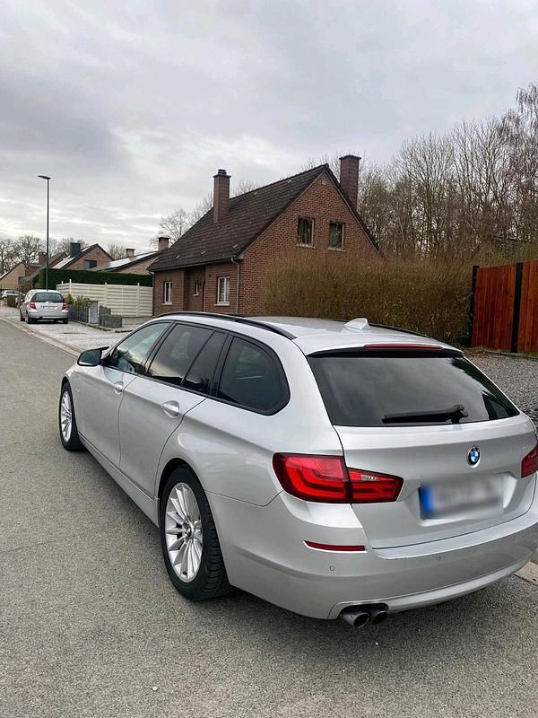 Gebraucht BMW 520 163 PS (119 kW) 2011 Grau Kombi