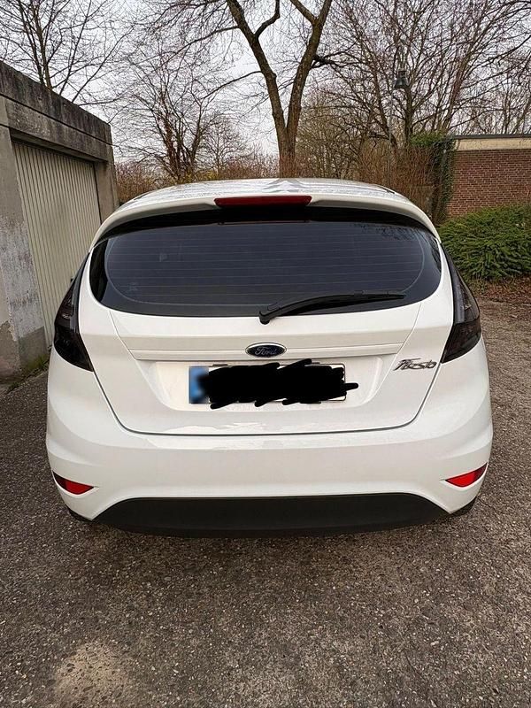 Gebraucht Ford Fiesta Trend 60 PS (44 kW) 2011 Weiß Kleinwagen
