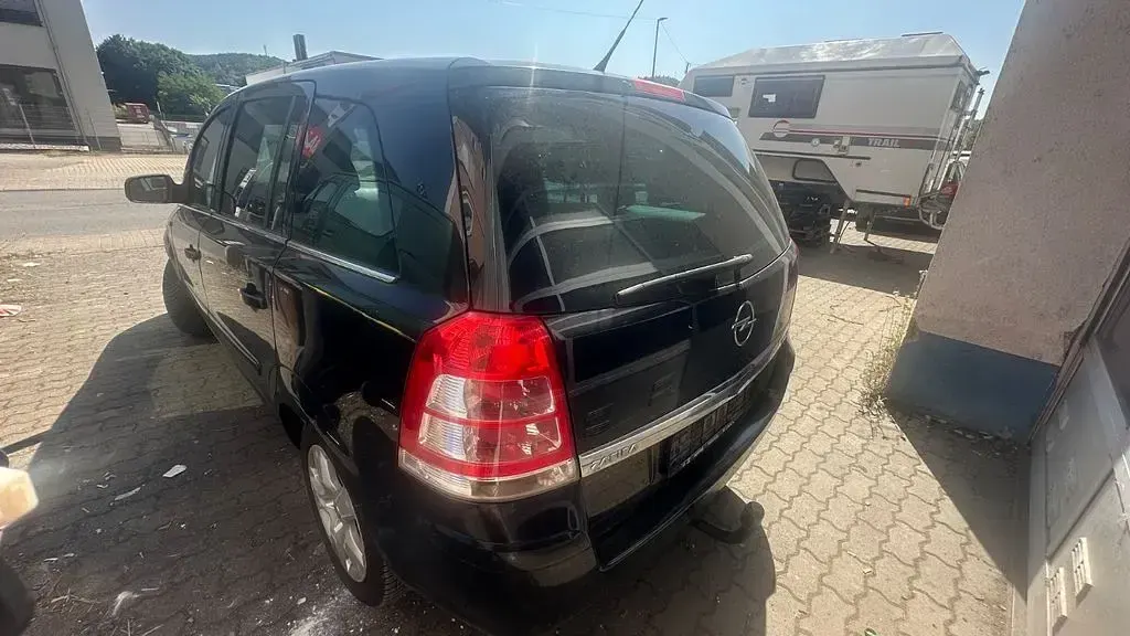 Gebraucht Opel Zafira Family 125 PS (91 kW) 2011 Schwarz Van / Kleinbus