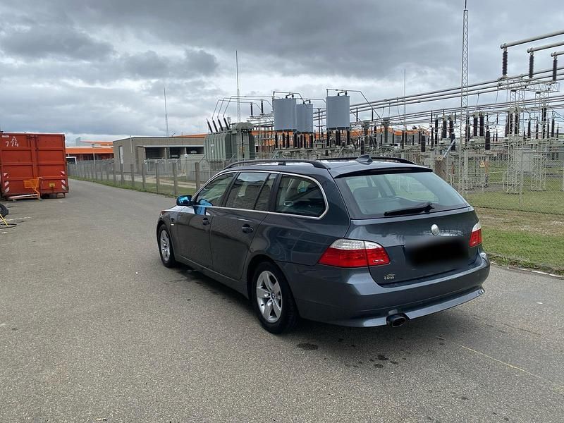 Gebraucht BMW 520 163 PS (119 kW) 2008 Grau Kombi