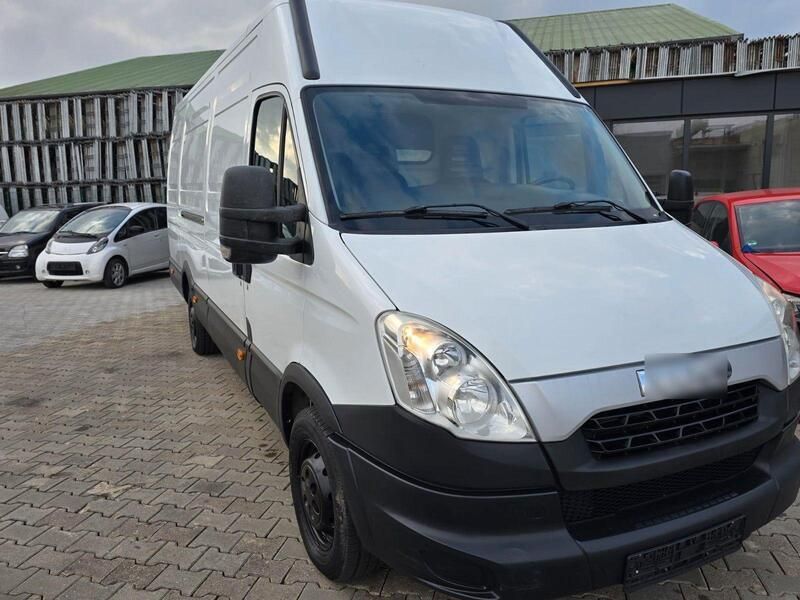 Weiß Gebraucht 2012 Iveco Daily Van / Kleinbus | 10.250 € (Teuer) - Bild 1/4