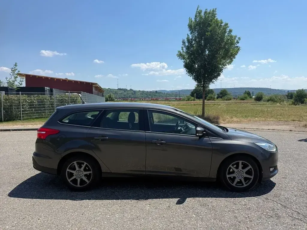 Gebraucht Ford Focus Business Edition 120 PS (88 kW) 2018 Grau Limousine