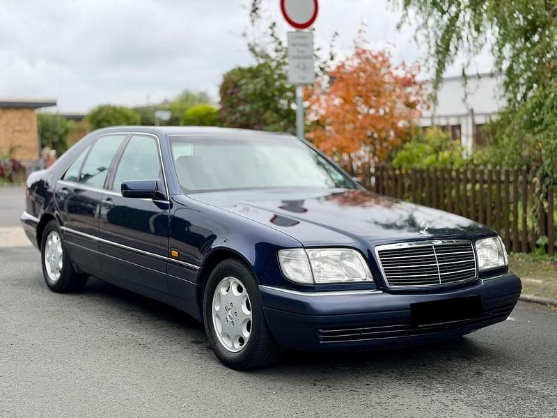 Blau Gebraucht 1995 Mercedes S320 Limousine | 12.900 € - Bild 1/4
