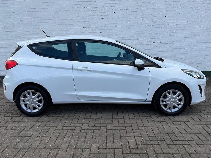 Gebraucht Ford Fiesta Trend 71 PS (52 kW) 2018 Weiß Kleinwagen