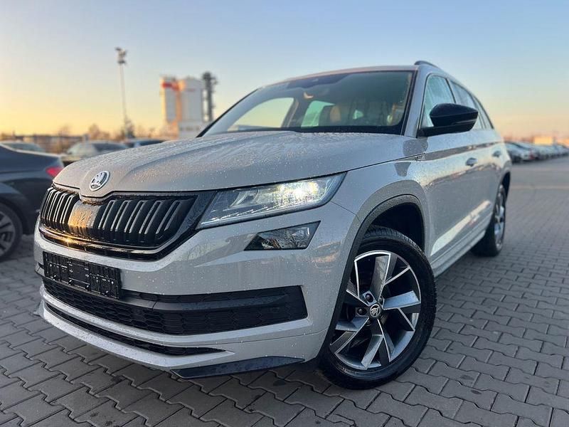 Grau Gebraucht 2020 Skoda Kodiaq SportLine SUV | 19.900 € (Guter Preis) - Bild 1/4