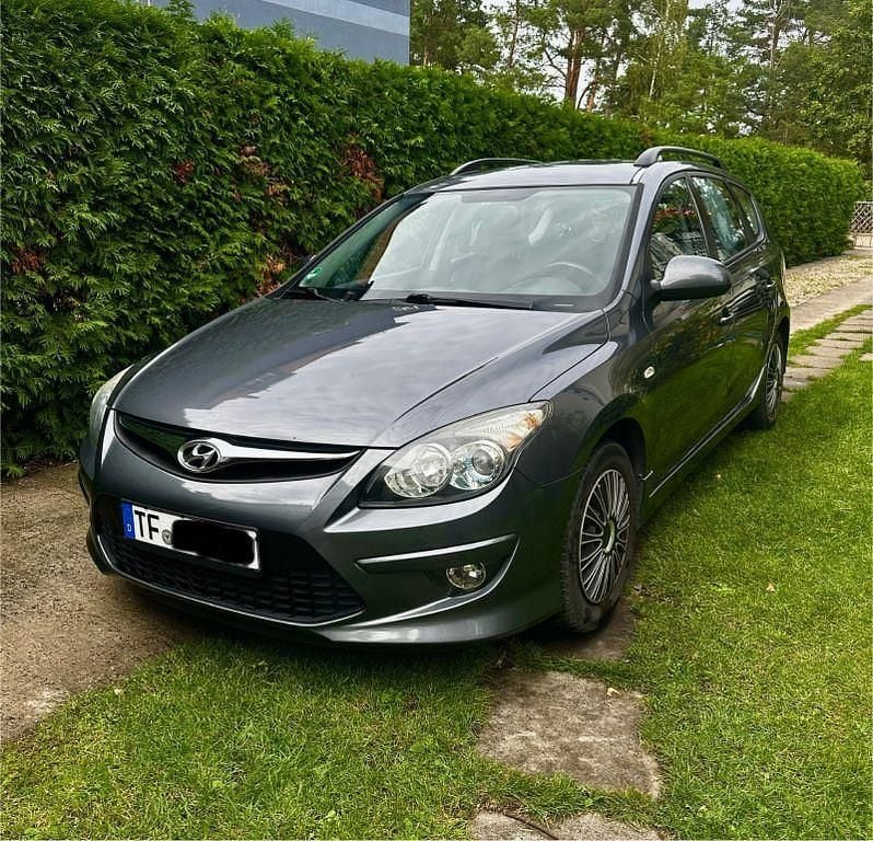 Silber Gebraucht 2010 Hyundai i30 Classic Kombi | 6.200 € (Teuer) - Bild 1/4